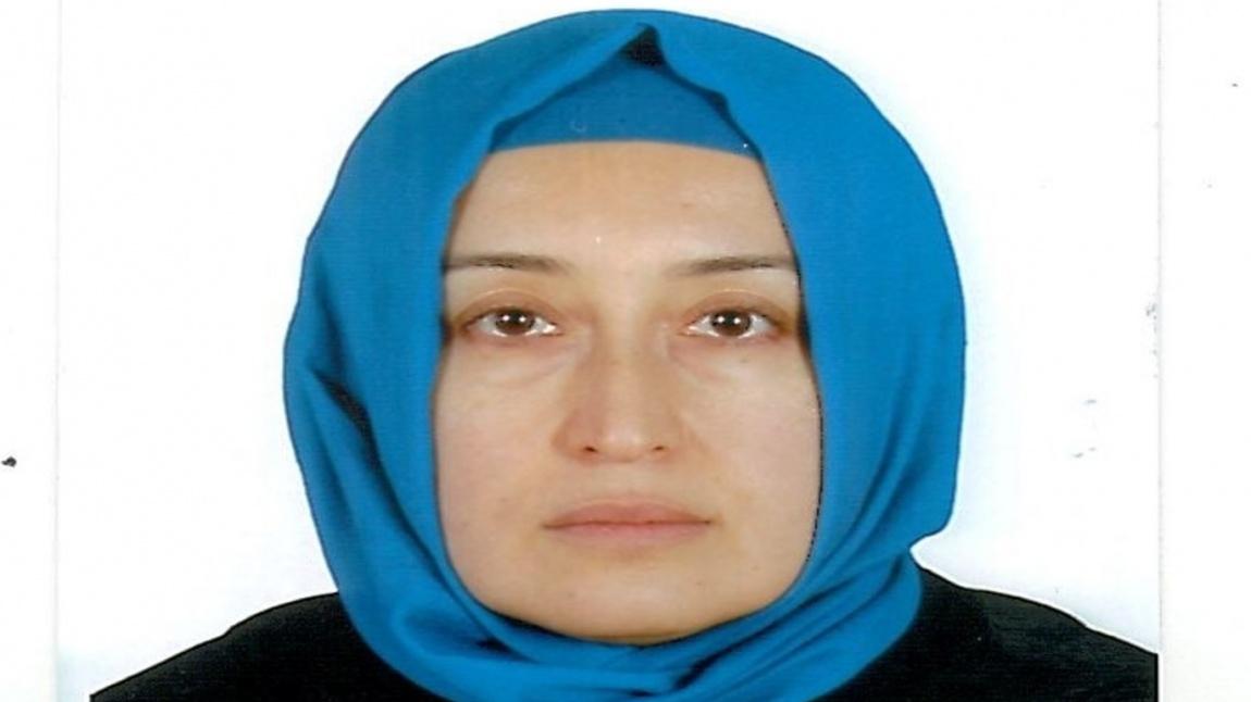 Gülsüm TOPÇU - Türk Dili ve Edebiyatı Öğretmeni