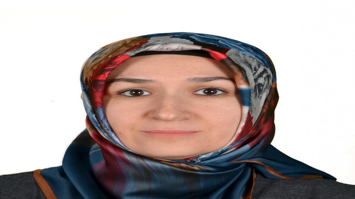 Hacer DEMİR - Türk Dili ve Edebiyatı Öğretmeni